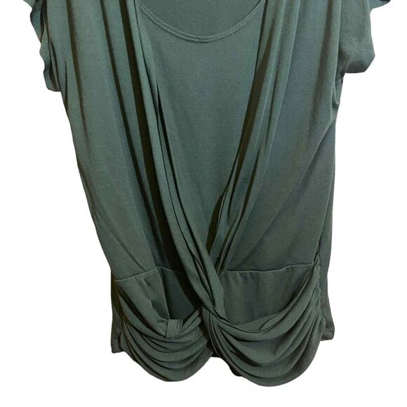 Dressbarn Green Scoop Neck Top with Twist Bottom Detail Unknown Size - Picture 3 of 5